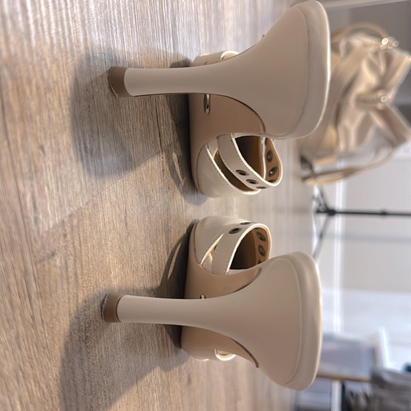 NWT Tony Bianco Heels - Picture 4 of 5